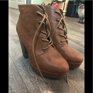 Lace up tan bootie